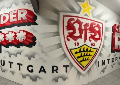 Professionelles Graffiti am Flughafen Stuttgart mit VfB-Motiv